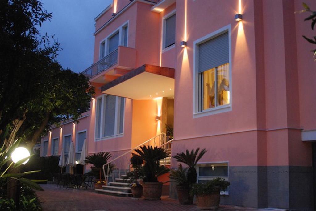Hotel Napoleon ซานเรโม ภายนอก รูปภาพ