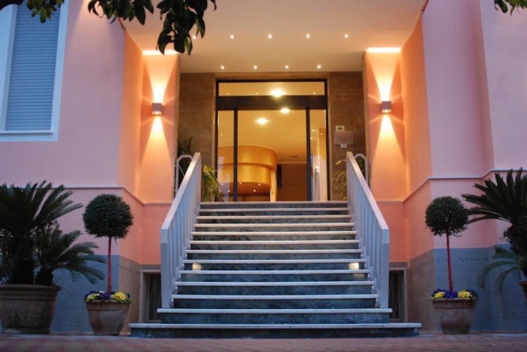 Hotel Napoleon ซานเรโม ภายนอก รูปภาพ