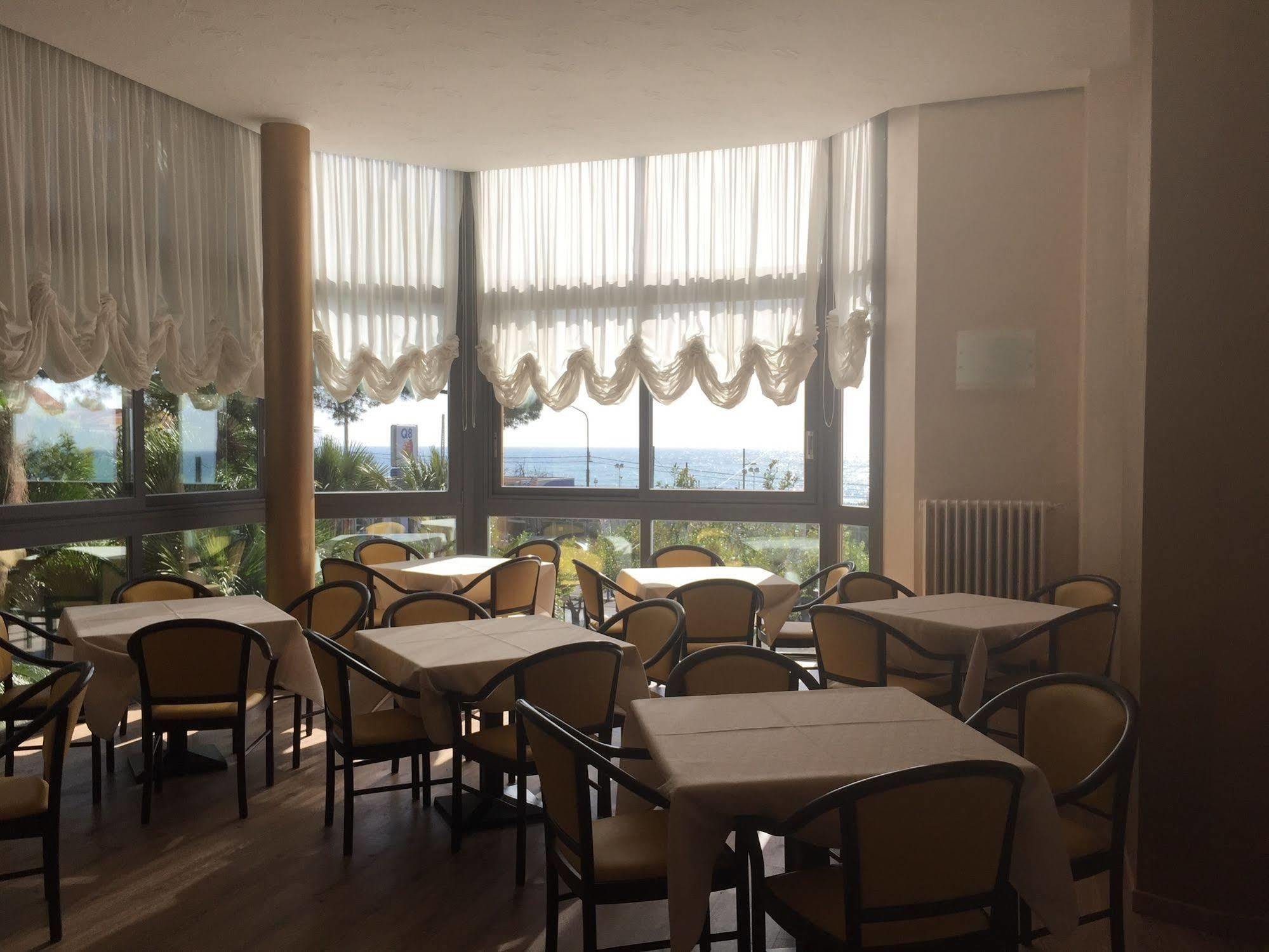 Hotel Napoleon ซานเรโม ภายนอก รูปภาพ
